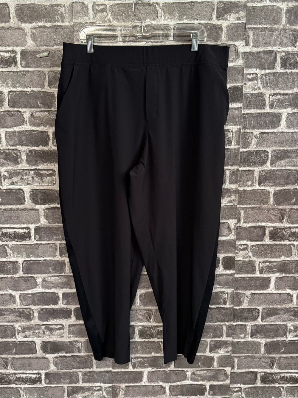 Athleta Brooklyn mid rise ankle pant black pockets